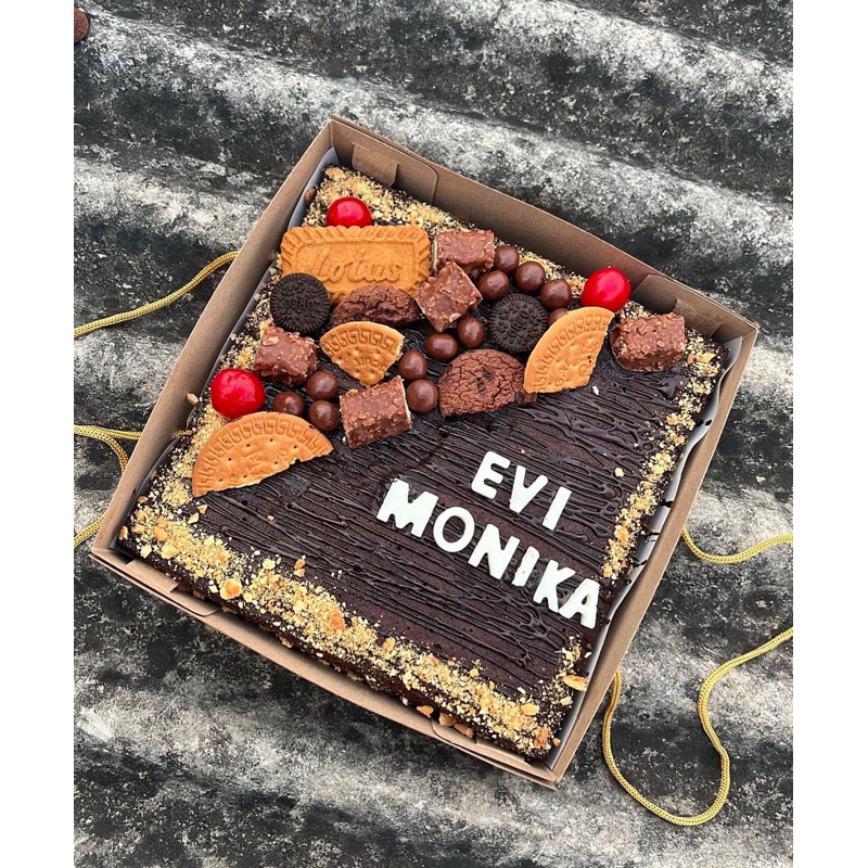 

Brownies Custom Letter 20x20