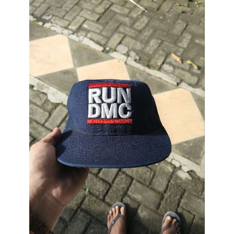 Topi Run DMC Hitam Vintage