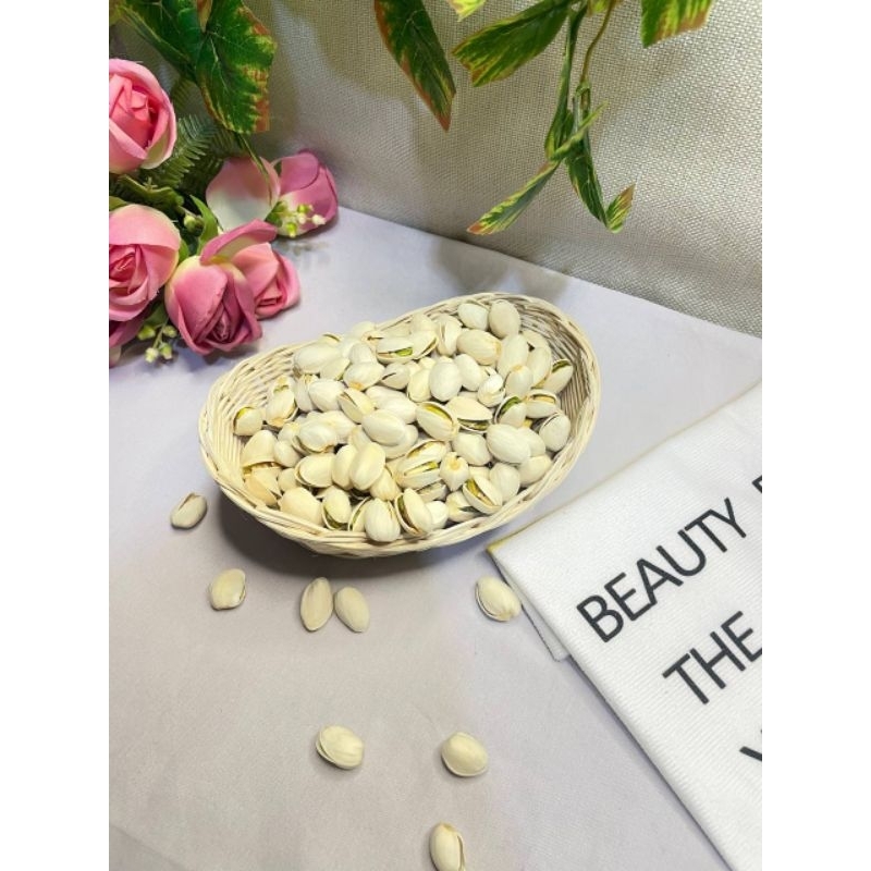 

Kacang pistachio / Kacang senyum / Kacang Fustuck Arab 500 gram