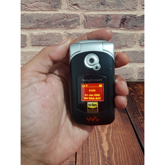 Hp Jadul Sony Ericsson W300i / Sony Ericsson Flip