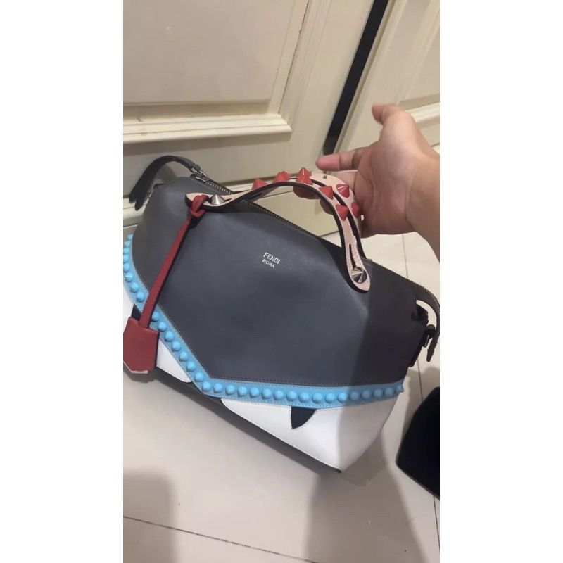 tas preloved fendi btw by the way bekas