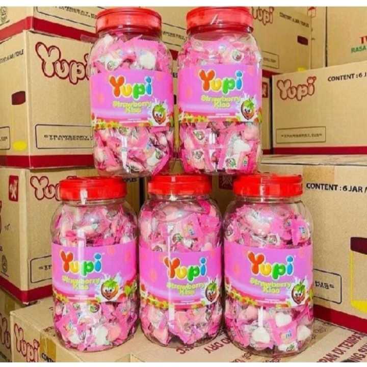 

Yupi Love Toples 125pcs | Candy Strawberry Kiss | Permen Yupi Enak | Jajanan Spesial Lebaran