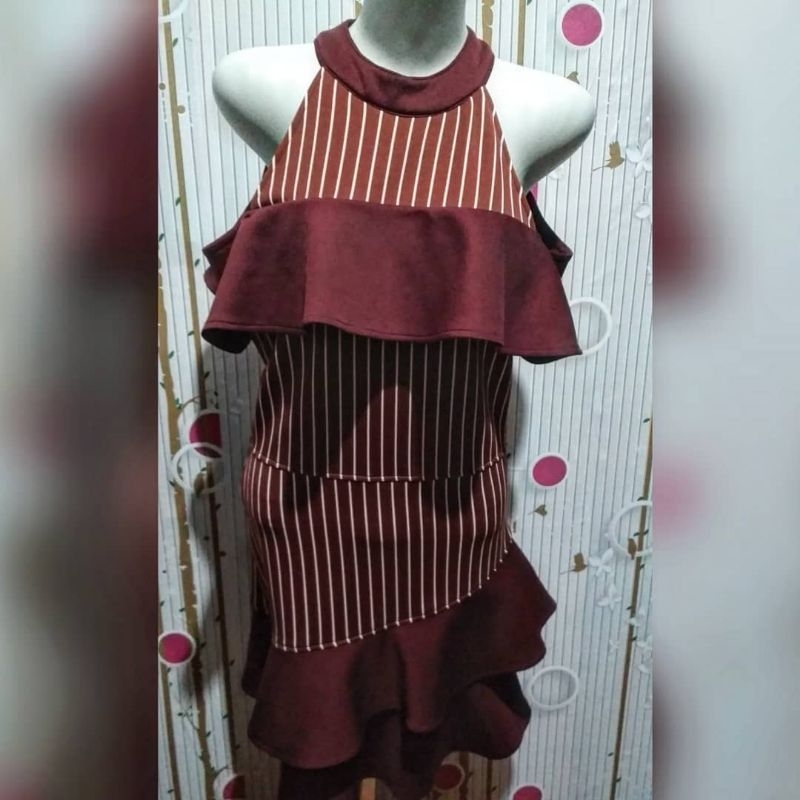 Dress Panggung Elegan Baju Penyanyi Warna Maroon