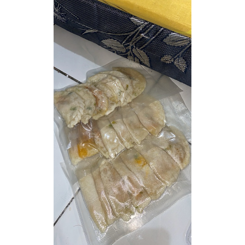 

Cireng Isi Ayam Suwir Pedas Frozen (7Pcs)