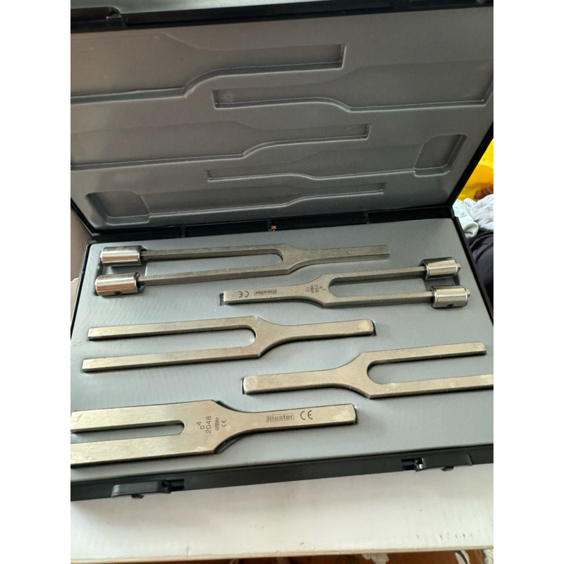 RIESTER alat medis kedokteran Tuning Fork Garpu Tala / Garputala Aluminium Isi 5 Riester 5142