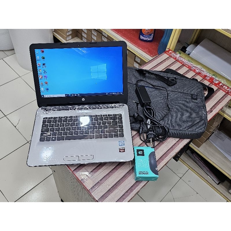 LAPTOP LEPTOP HP INTEL CELERON RAM 8GB SSD 256GB WINDOWS 10 KONDISI BAGUS Warna Silver