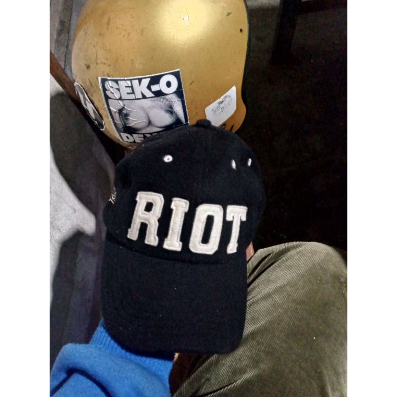 Caps 'RAWTYPE RIOT"