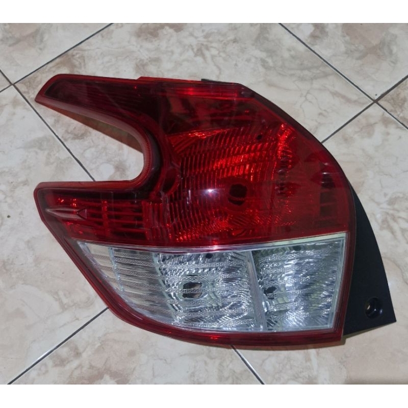 lampu belakang new yaris 2016