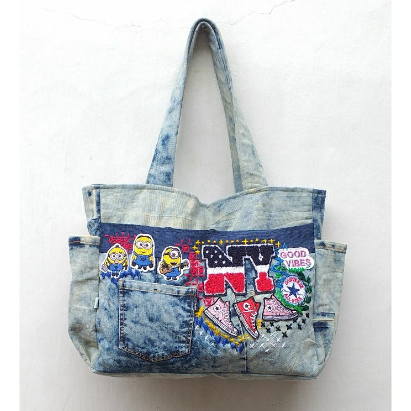 Minions in NY tas bahu wanita besar