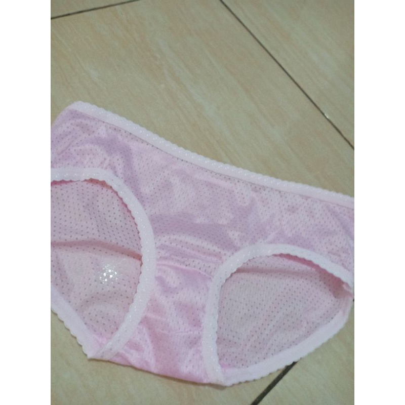 Celana Dalam Aroma Khas Wanita