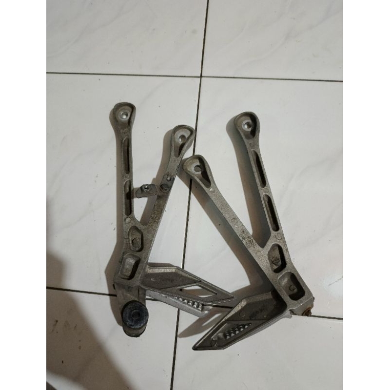 Step Footstep Postep Duduan Kaki belakang CBR 150 R Led K45 Original