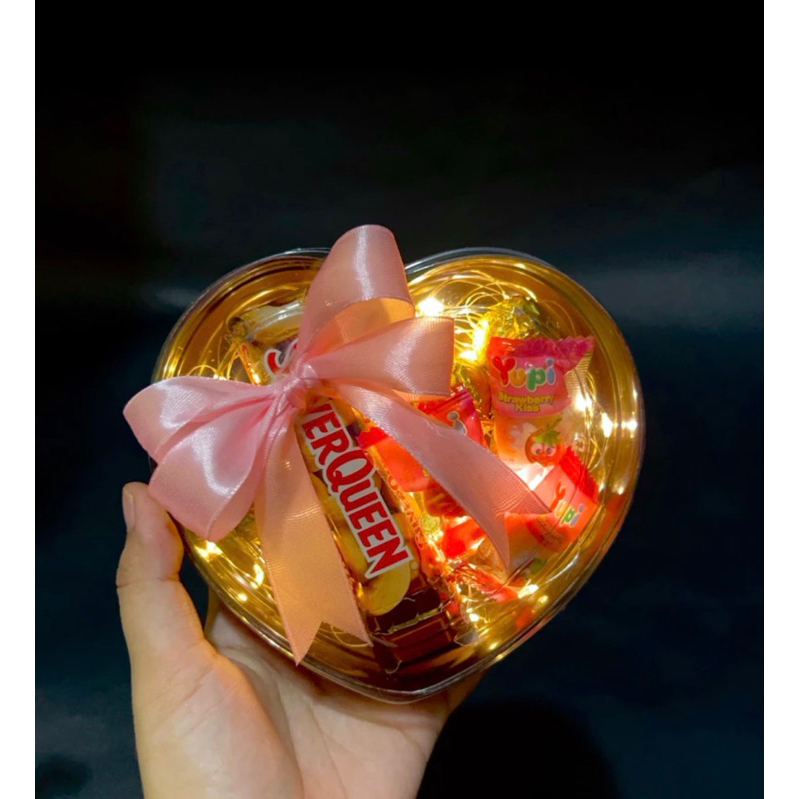 

HAMPERS COKLAT KADO MINI GIFTBOX LAMPU LOVE VALENTINE FREE KARTU UCAPAN