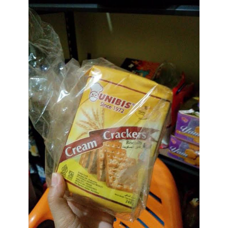 

unibis cream crackers biskuit renceng 10 sachet