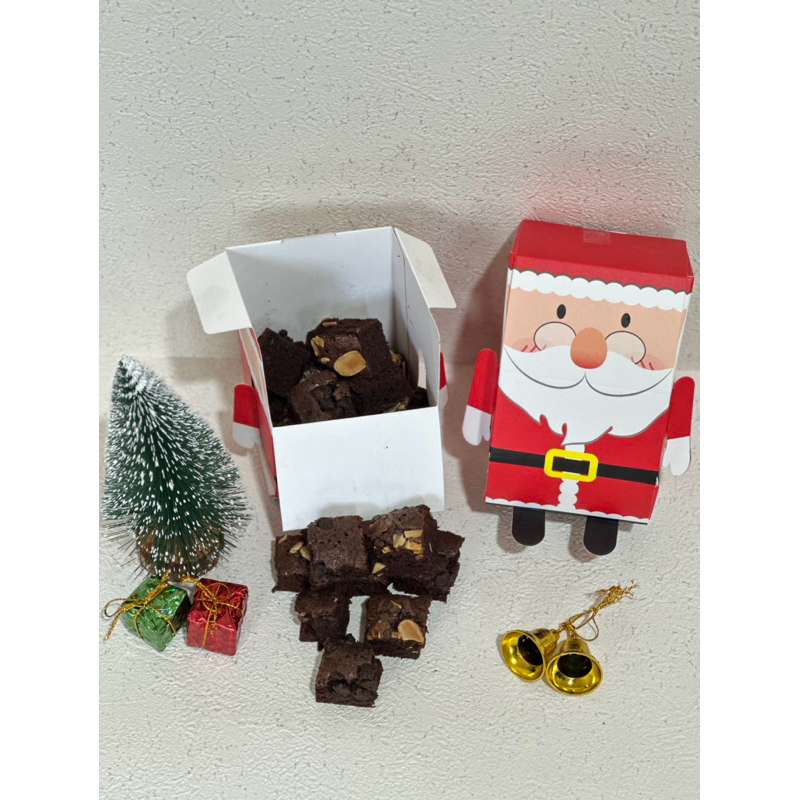 

BROWNIES BITES HAMPERS NATAL CHRISTMAS COKLAT ALMOND KACANG MEDE PALEMBANG
