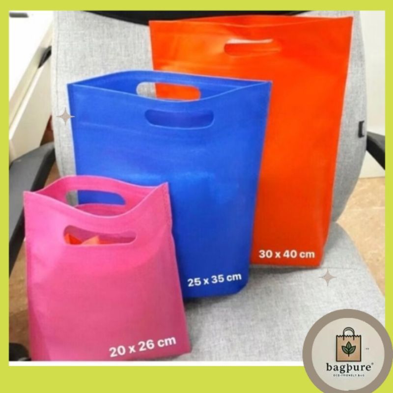 

Tas Spoundbond Tebal Polos Ukuran 25×35 Oval Bahan Kain Bag Kantong Hajatan Hampers