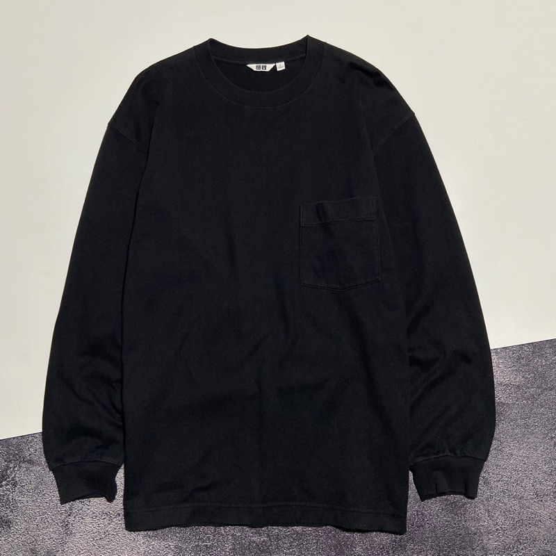 LONGSLEVE UNIQLO U HITAM POCKET