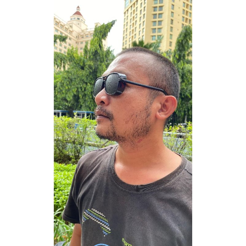 kacamata pinhole terapi