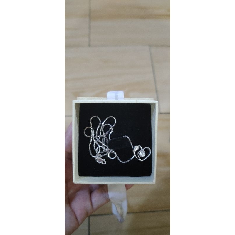 Kalung dan liontin Julia Jewelry