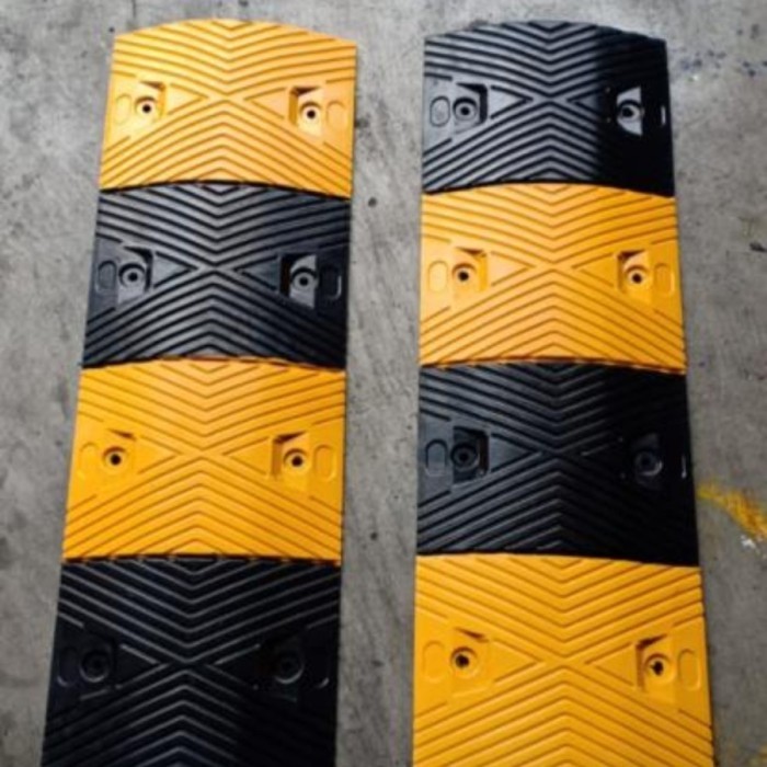 Speed Bump Karet Polisi Tidur 1 Meter Rubber Bump