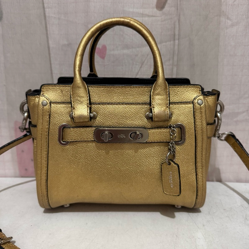 tas sling bag coach swagger gold. tas selempang swagger mini preloved