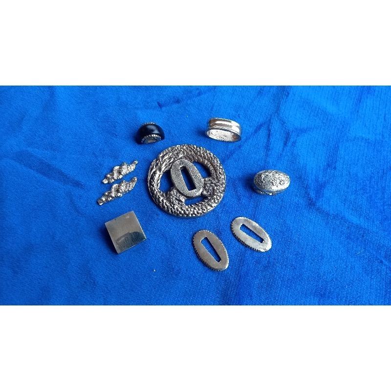 SATU SET TSUBA KATANA MOTIF DRAGON