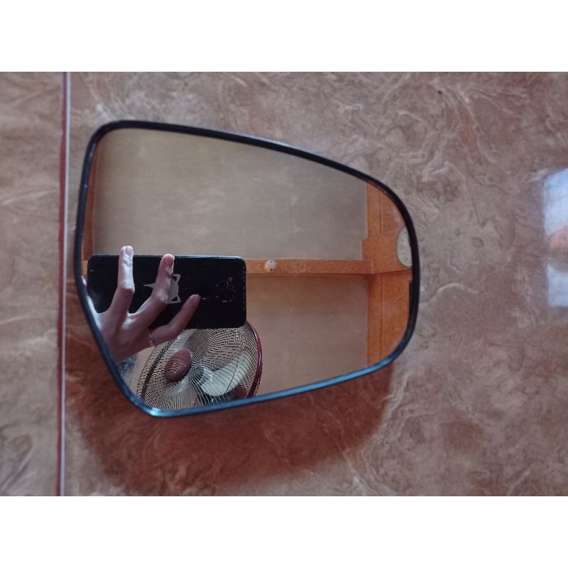 Kaca spion mobil ertiga 2018