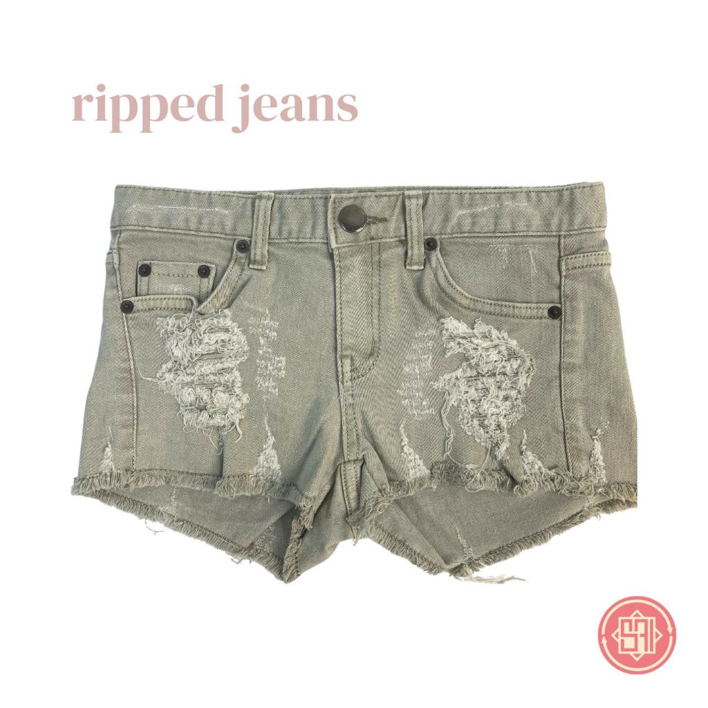 CELANA JEANS PENDEK/ CELANA PENDEK WANITA/ HOTPANTS JEANS/ CELANA PENDEK JEANS/ RIPPED JEANS KOREA/ 