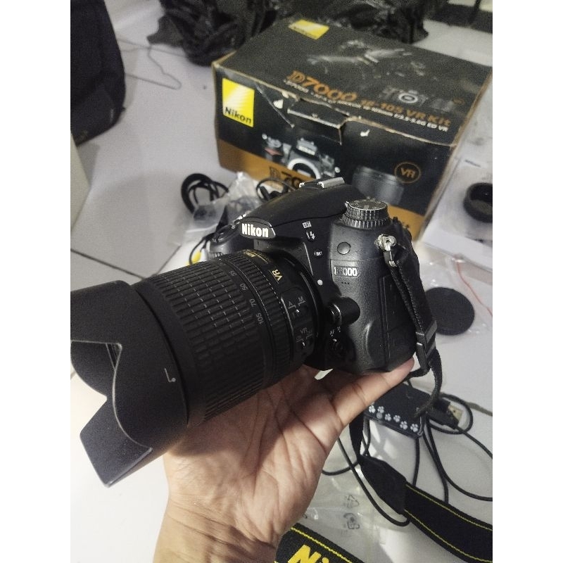 nikon D7000 lensa 18 105mm vr sc rendah mulus