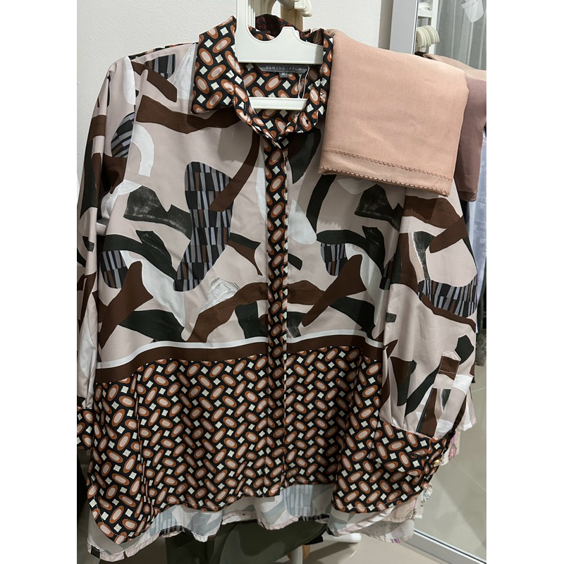 Benang Jarum “Sun-kissed cotton shirt - mocca” PLL
