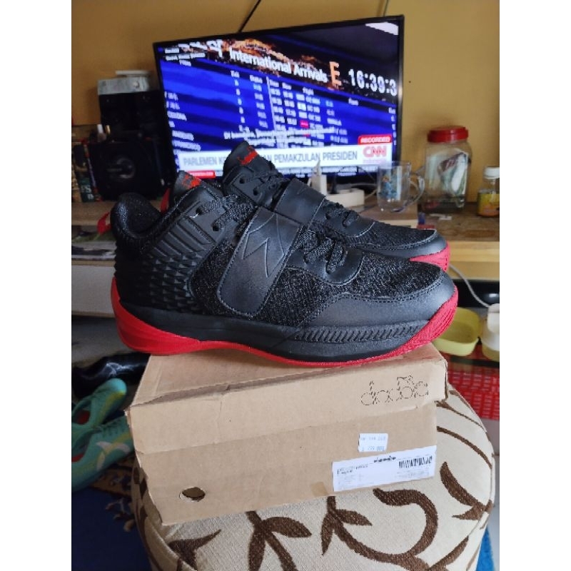 Diadora Futsal dan badminton Dekker Original