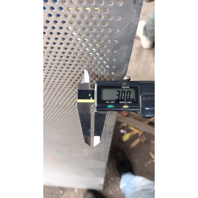 plat lubang stenlis lubang 3mm tebel 0.8mm