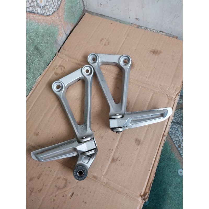 Step Belakang Pijakan Kaki CBR150R K45a Lokal Original