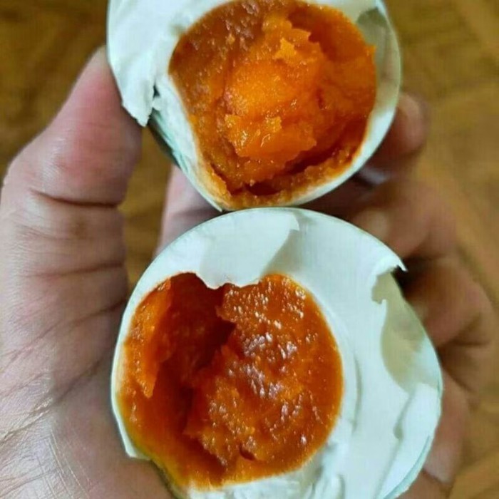 

Telur Asin Masir dan Berminyak Khas Tegal Brebes Paket 6 Butir (Sudah Matang) Ukuran Sedang