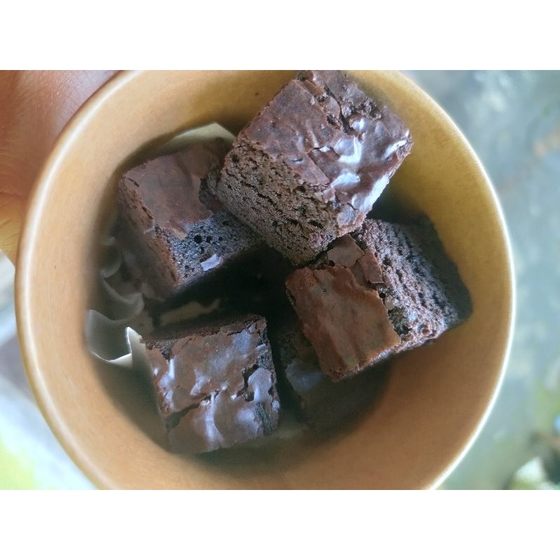 

Brownies Kering Homemade 1box isi 10 potong