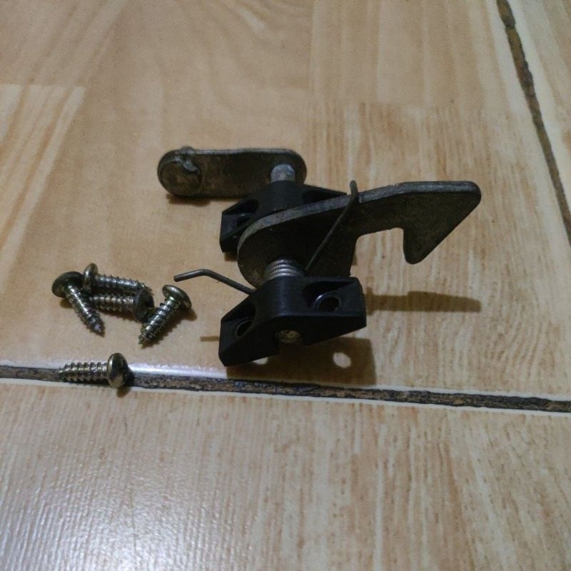 KUNCIAN JOK BELAKANG VESPA MATIC LX/ S ORIGINAL