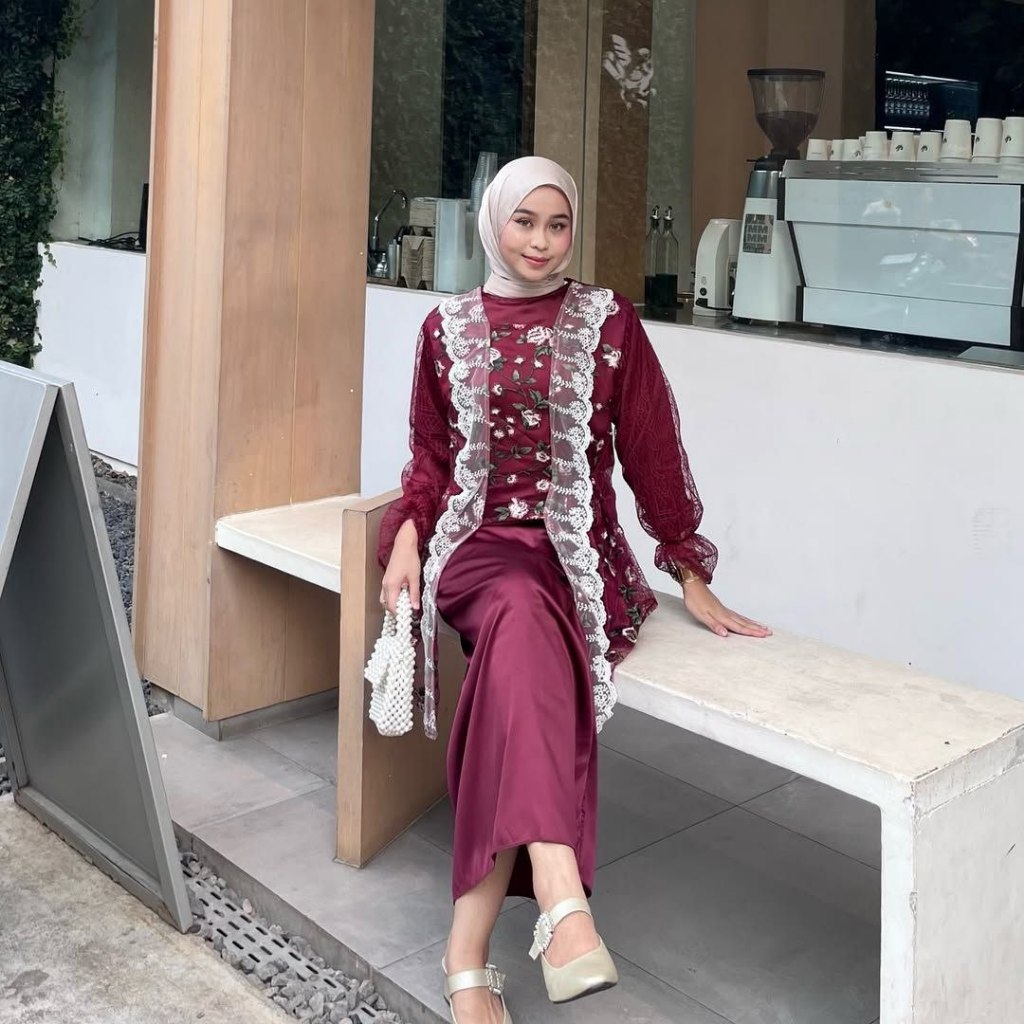 Nusantara Batik - One Set Wanita Kekinian Amora Tulle Gardenia Warna Mix Renda Full Chantily Halus S