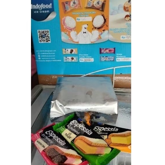 

Es Potong ala singapore Espessia by Indofood Ice Cream chocolate neopolitan durian montong es teler