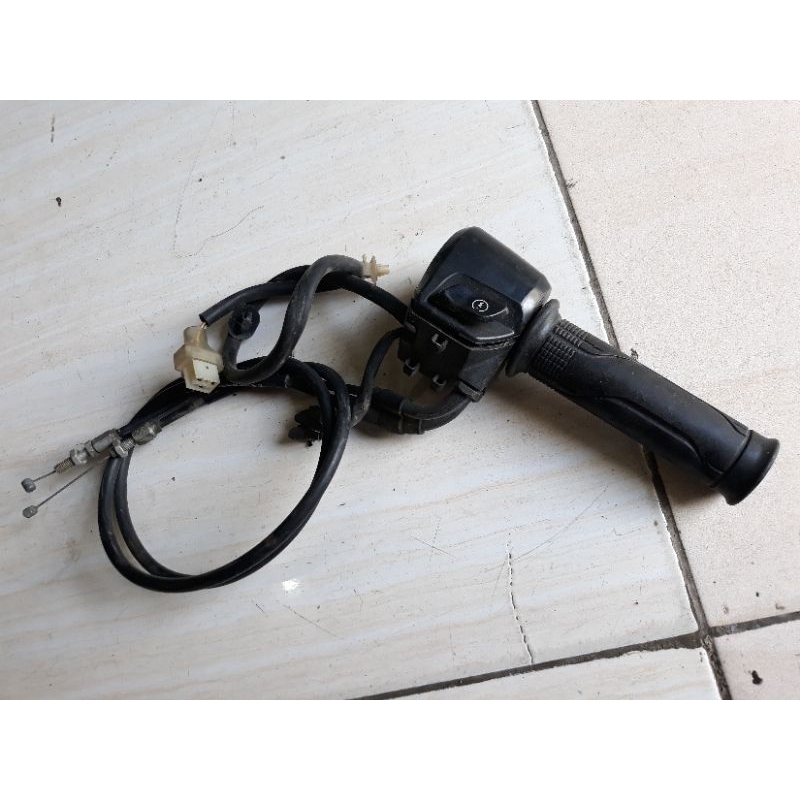 Holder Saklar Gas Kanan CBR150R K45A Lokal Original