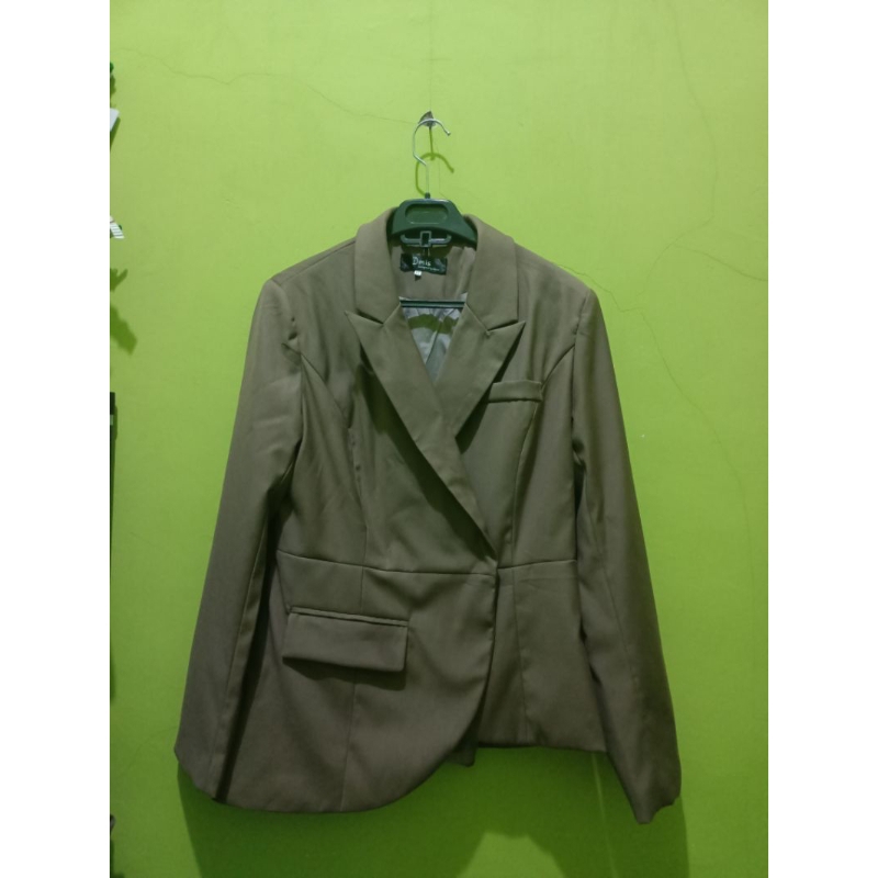 Blazer warna coksu unik