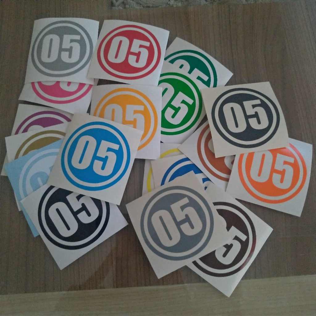 

STIKER UKURAN DIAMETER 8 CM LABEL NOMOR URUT MODEL ANGKANYA BOLONG BAHAN ORACAL GLOSSY