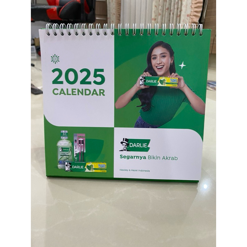 

KALENDER MEJA 2025 / KALENDER DUDUK 2025