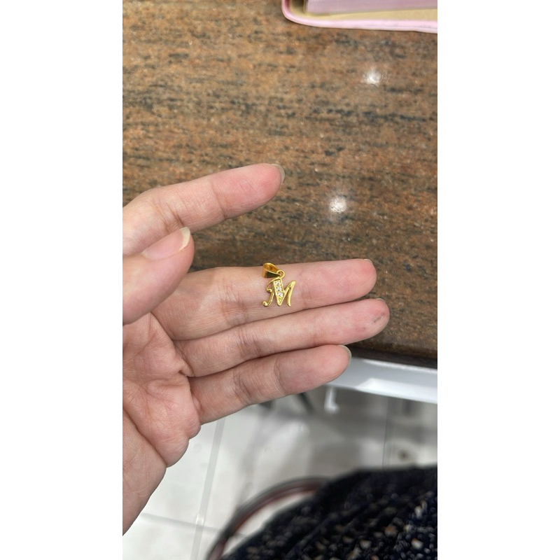 liontin huruf M permata emas asli kadar 700