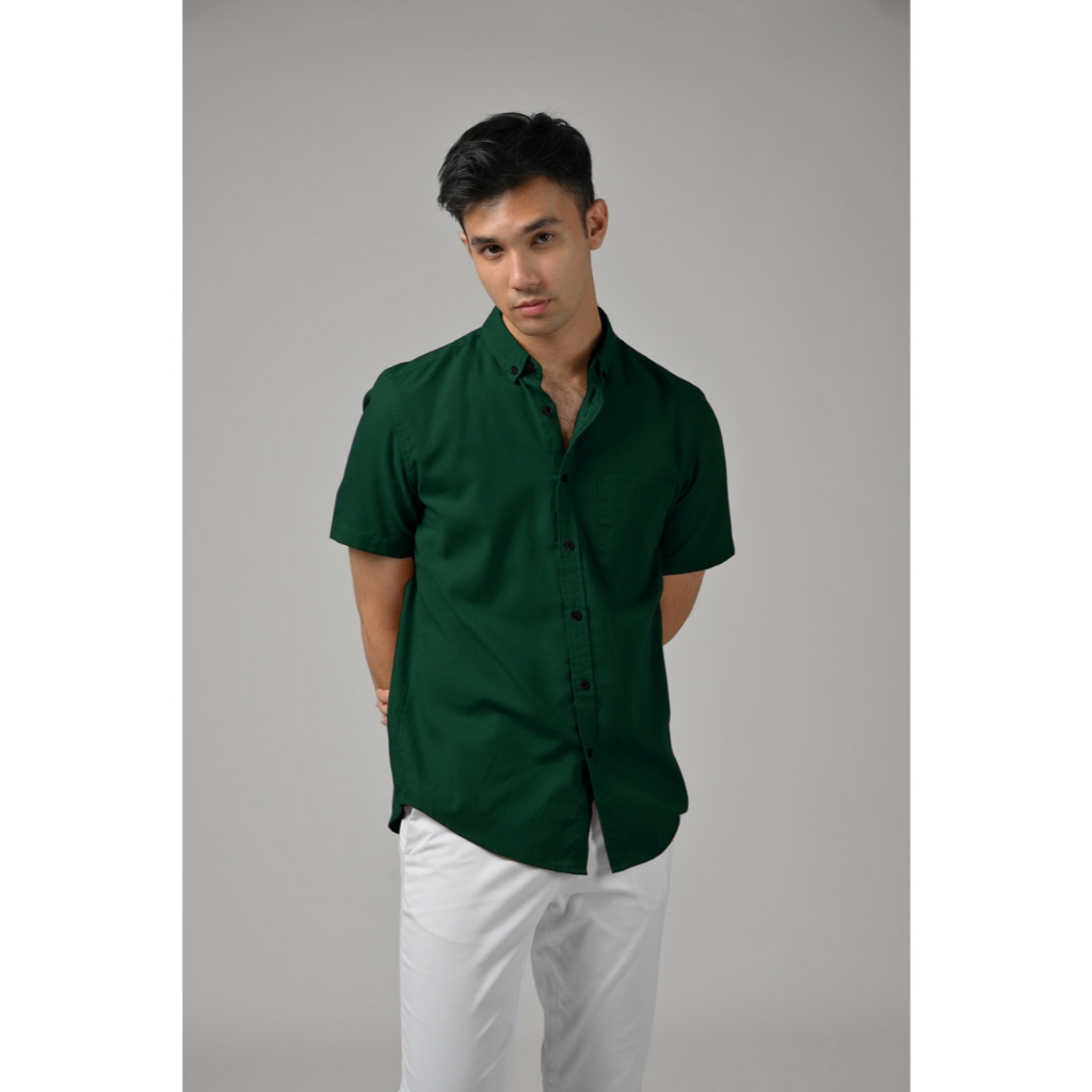 kemeja pendek pria linen polos warna Emerald Green