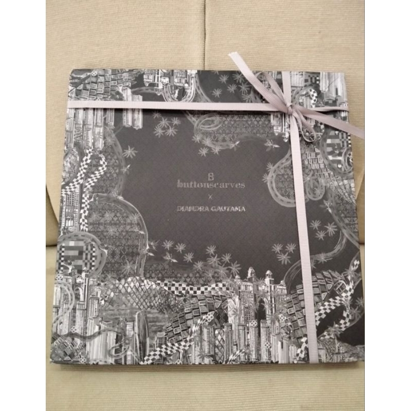 Buttonscarves Grand Prix Series (P1, Hitam) (Preloved)