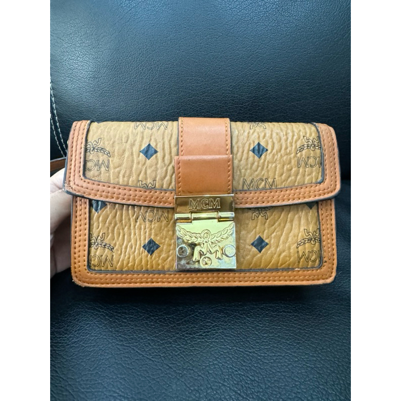 Link mcm tracy crossbody mini bag