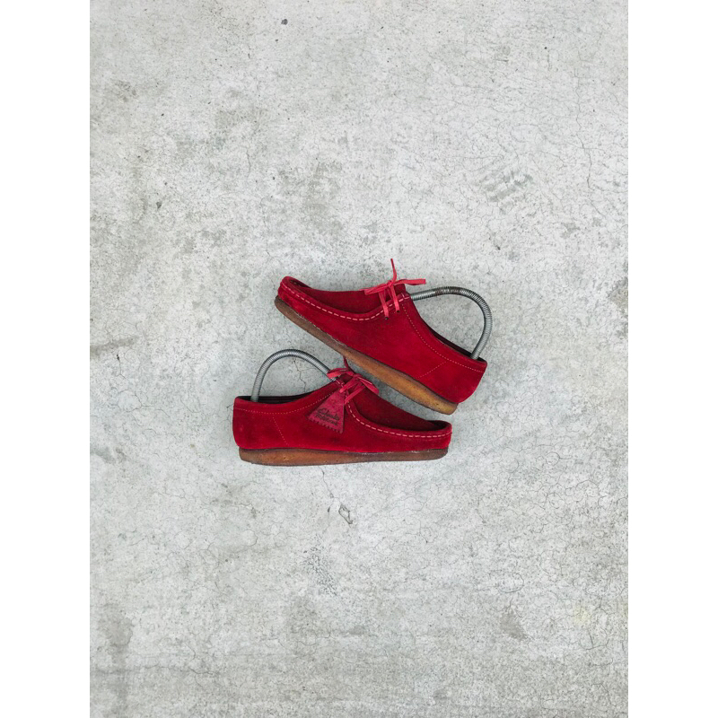 clarks wallabee maroon suede