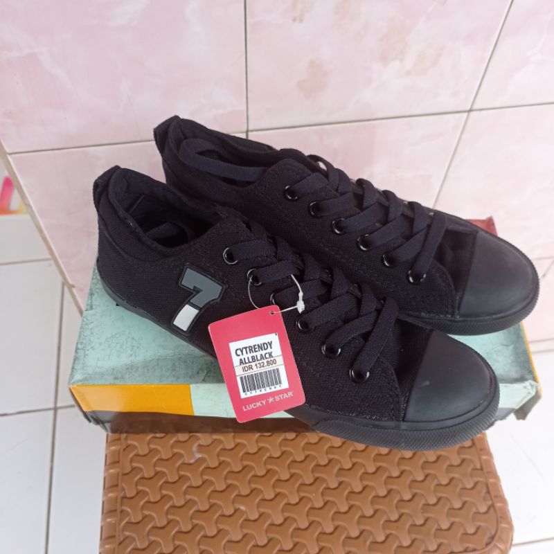 lucky star sepatu sekolah tali full hitam