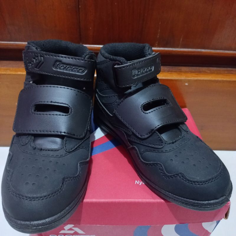 Sepatu Anak Sekolah LOGGO