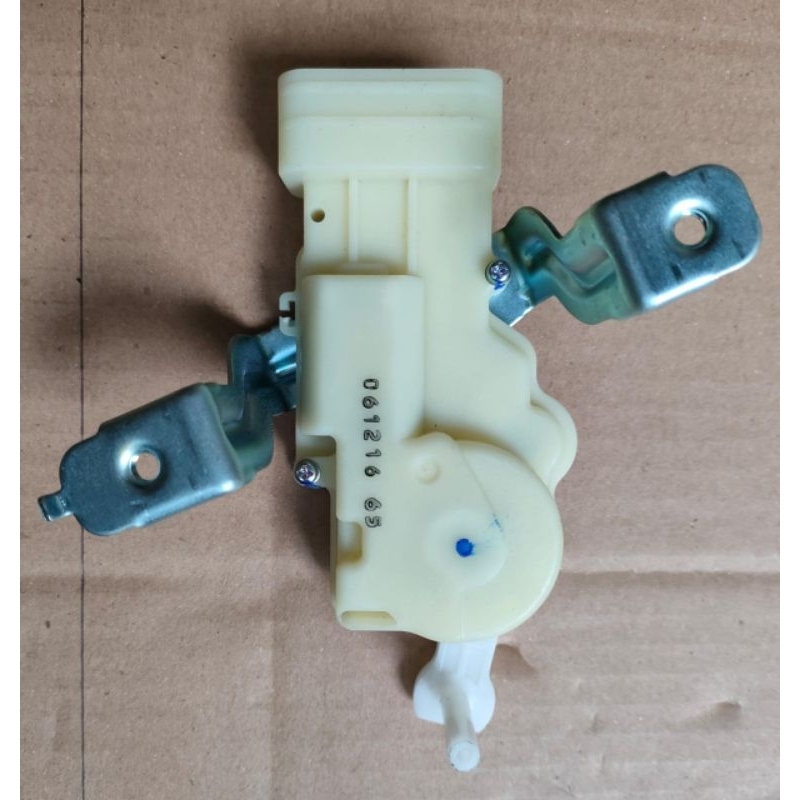 door lock pintu bagasi Yaris 2009-2013