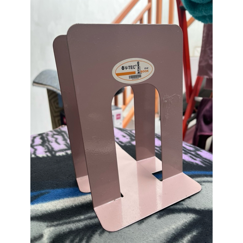 

stand book, penahan buku besi